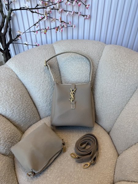 حقيبة من ysl حجم ميديوم كواليتي جداً عالية مع باوتش إضافي