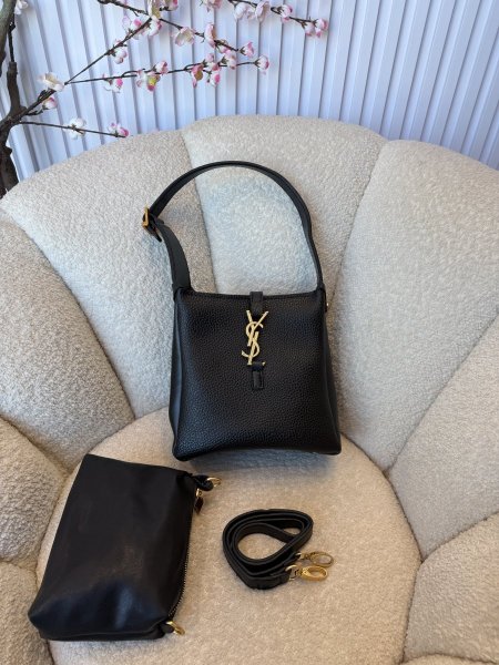 حقيبة من ysl حجم ميديوم كواليتي جداً عالية مع باوتش إضافي