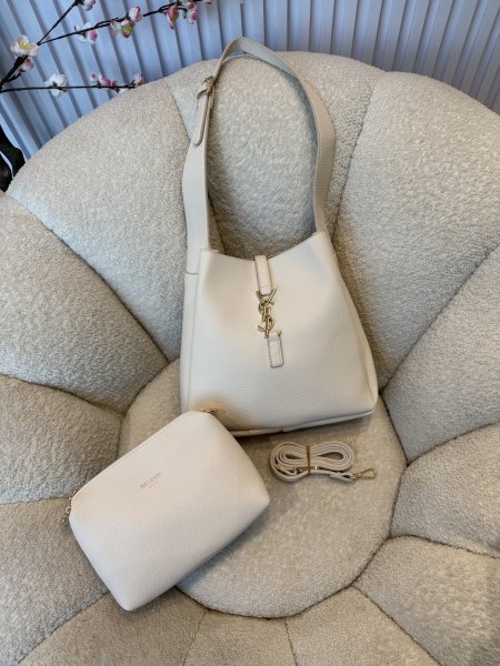 حقيبة مميزة من ysl حجم لارج كواليتي جداً عالية مع باوتش إضافي