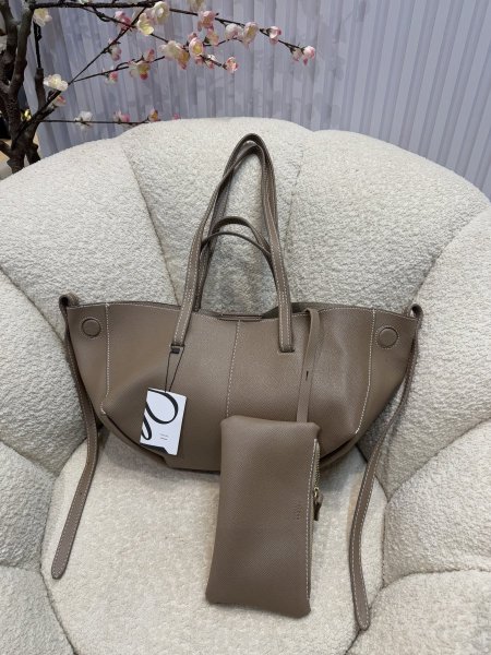 حقيبة بولين الشهيرة حجم ميديوم كواليتي جداً عالية <br> <span class='text-color-warm'>سيتوفر قريباً</span>