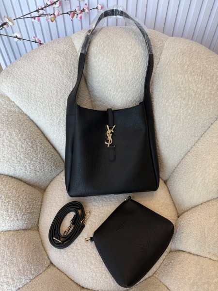 حقيبة مميزة من ysl حجم لارج كواليتي جداً عالية مع باوتش إضافي <br> <span class='text-color-warm'>سيتوفر قريباً</span>