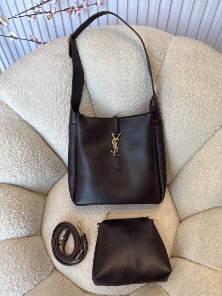 حقيبة مميزة من ysl حجم لارج كواليتي جداً عالية مع باوتش إضافي <br> <span class='text-color-warm'>سيتوفر قريباً</span>