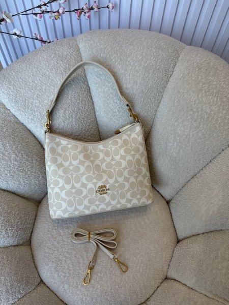 حقيبة كوتش الترند حجم ٣٣ سم كواليتي جداً عالية <br> <span class='text-color-warm'>سيتوفر قريباً</span>