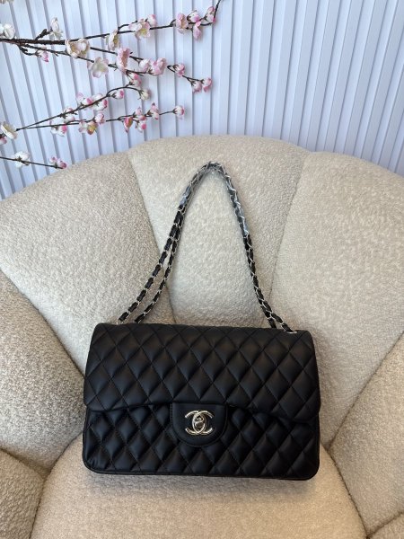 شنطة شانيل كلاسيك فلاب حجم 30 سم كواليتي جداً عالية <br> <span class='text-color-warm'>سيتوفر قريباً</span>