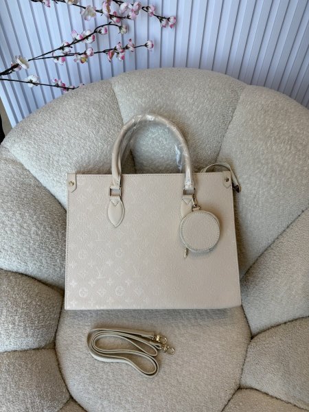 حقيبة من LV حجم كبير قاعدة 35 سم كواليتي جداً عالية