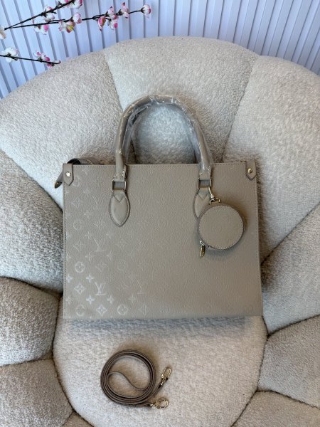 حقيبة من LV حجم كبير قاعدة 35 سم كواليتي جداً عالية