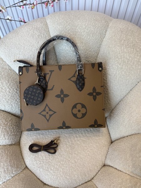 حقيبة من LV حجم كبير قاعدة 35 سم كواليتي جداً عالية (دبل فيس)