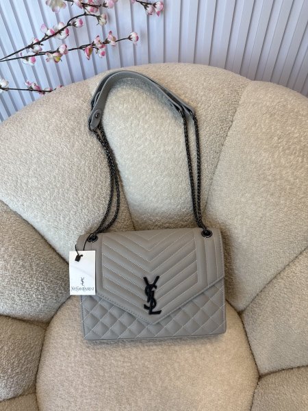 حقيبة ysl الشهيرة حجم 33سم كواليتي جداً عالية جلد مطفي