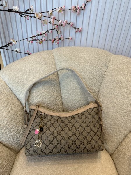 حقيبة من جوتشي إصدار جديد حجم 30 سم كواليتي جداً عالية