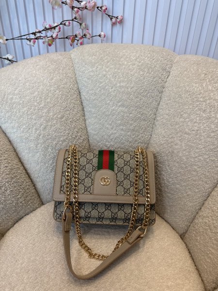 حقيبة مميزة من جوتشي حجم 23 سم كواليتي جداً عالية