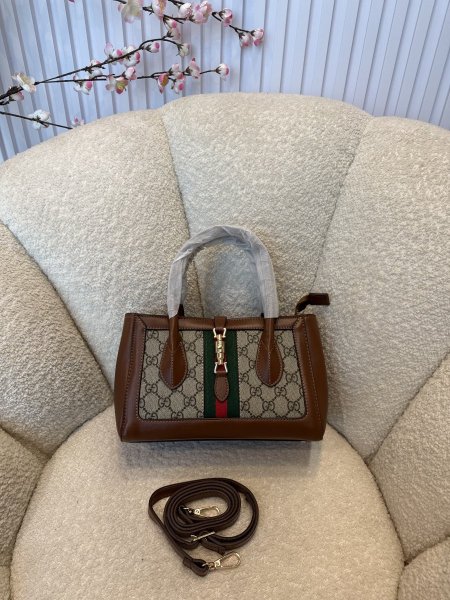 حقيبة مميزة من جوتشي حجم 25 سم كواليتي جداً عالية <br> <span class='text-color-warm'>سيتوفر قريباً</span>