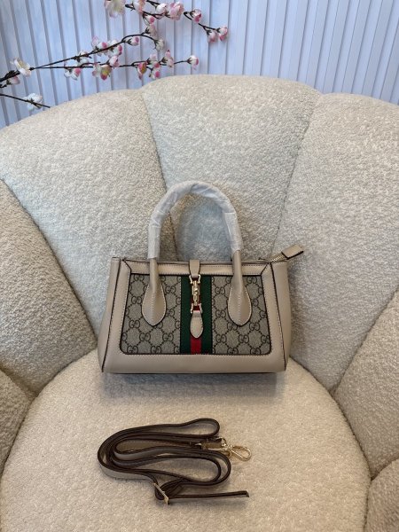 حقيبة مميزة من جوتشي حجم 25 سم كواليتي جداً عالية