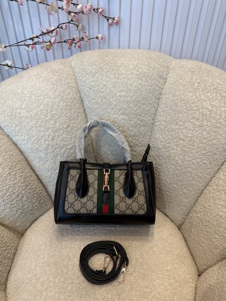 حقيبة مميزة من جوتشي حجم 25 سم كواليتي جداً عالية