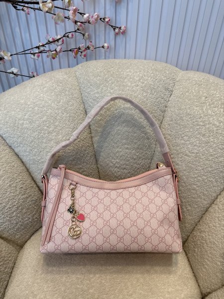 حقيبة من جوتشي إصدار جديد حجم 30 سم كواليتي جداً عالية <br> <span class='text-color-warm'>سيتوفر قريباً</span>