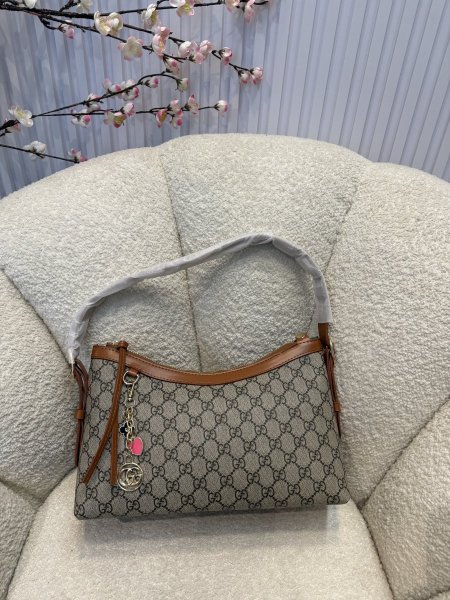 حقيبة من جوتشي إصدار جديد حجم 30 سم كواليتي جداً عالية