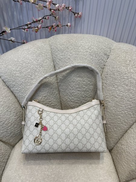 حقيبة من جوتشي إصدار جديد حجم 30 سم كواليتي جداً عالية