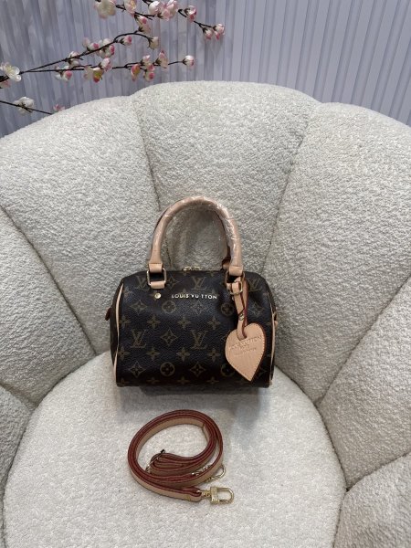 حقيبة لوي فيتون سبيدي حجم 25 سم كواليتي جداً عالية