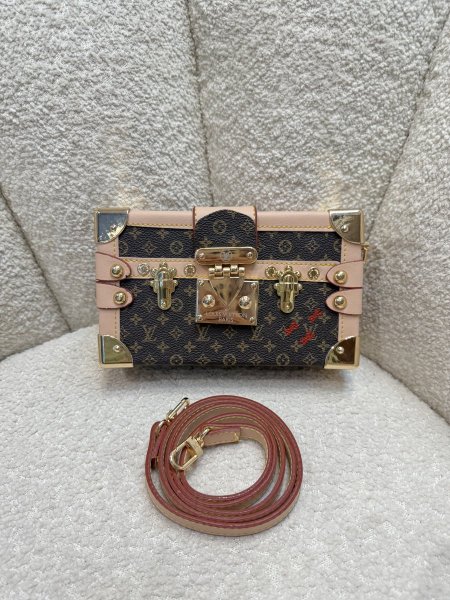 حقيبة مميزة من لوي فيتون إصدار حديث كواليتي جداً عالية