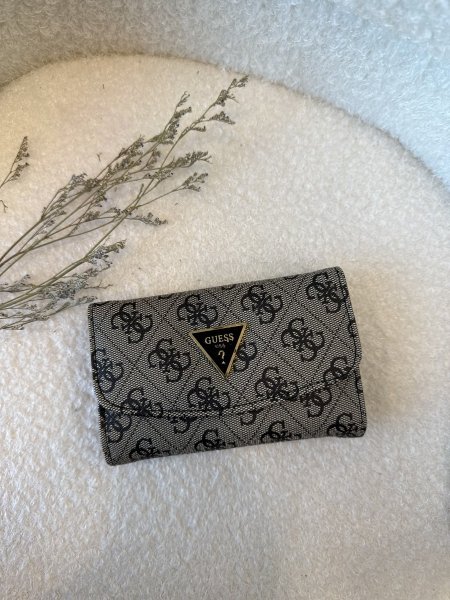 محفظة من جيس حجم وسط مع سحاب داخلي