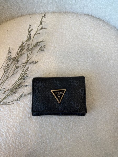 محفظة من جيس حجم صغير