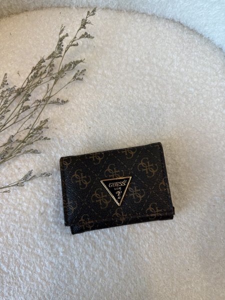 محفظة من جيس حجم صغير