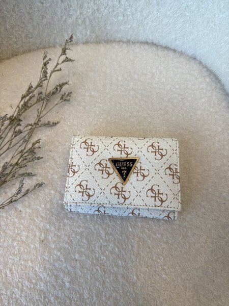 محفظة من جيس حجم صغير <br> <span class='text-color-warm'>سيتوفر قريباً</span>