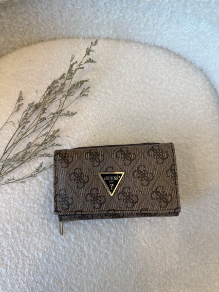 محفظة من جيس حجم وسط مع سحاب داخلي