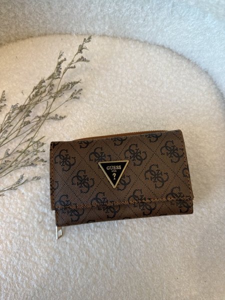 محفظة من جيس حجم وسط مع سحاب داخلي