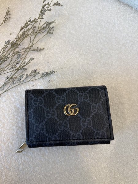 محفظة من جوتشي حجم صغير