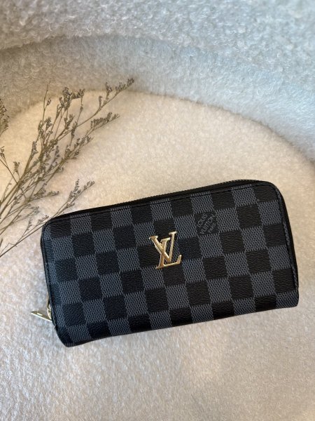 محفظة من LV حجم كبير مع سحاب داخلي