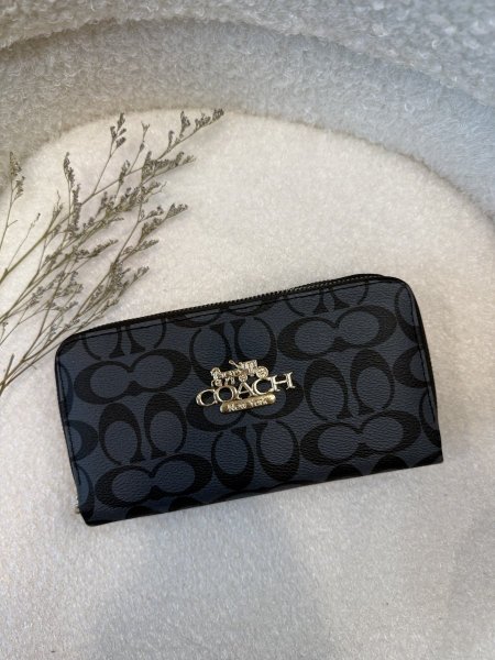 محفظة من كوتش حجم كبير مع سحاب داخلي