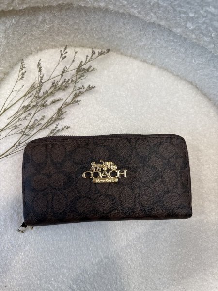 محفظة من كوتش حجم كبير مع سحاب داخلي