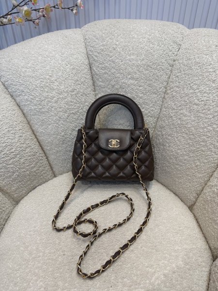 حقيبة الترند من شانيل قاعدة حجم 21 سم كواليتي جداً عالية <br> <span class='text-color-warm'>سيتوفر قريباً</span>