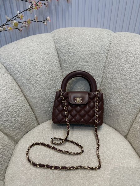 حقيبة الترند من شانيل قاعدة حجم 21 سم كواليتي جداً عالية