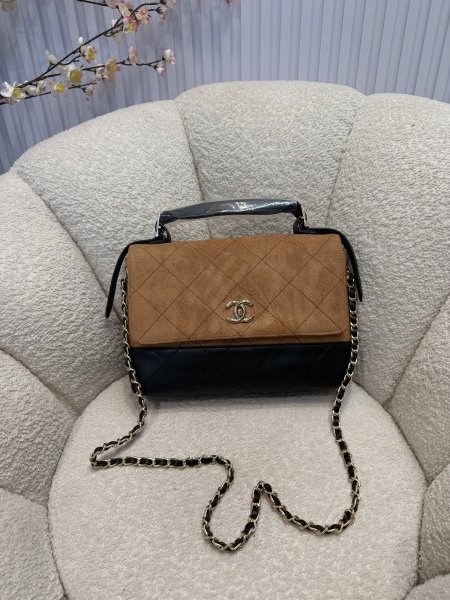 حقيبة مميزة من شانيل إصدار حديث قاعدة حجم 30سم كواليتي جداً عالية