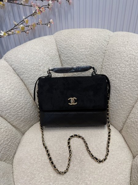 حقيبة مميزة من شانيل إصدار حديث قاعدة حجم 30سم كواليتي جداً عالية <br> <span class='text-color-warm'>سيتوفر قريباً</span>