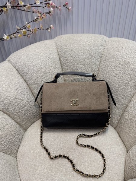 حقيبة مميزة من شانيل إصدار حديث قاعدة حجم 30سم كواليتي جداً عالية