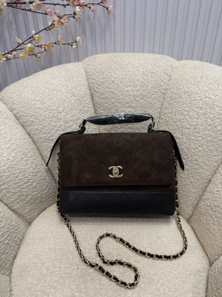 حقيبة مميزة من شانيل إصدار حديث قاعدة حجم 30سم كواليتي جداً عالية