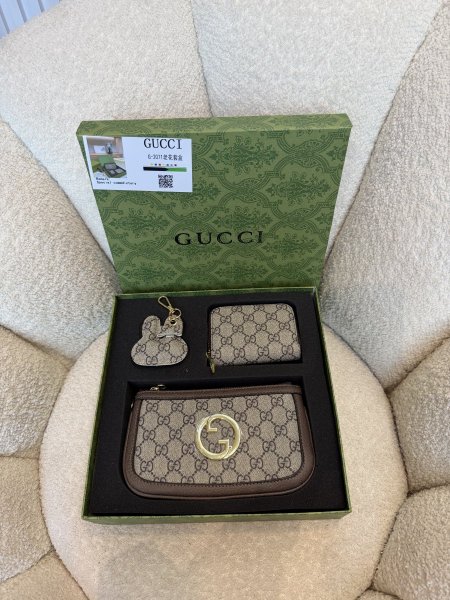 بكج من جوتشي مكون من 4 قطع كواليتي جداً عالية