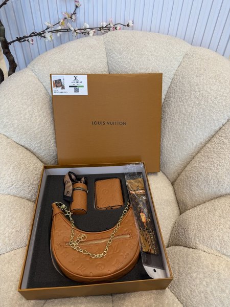 بكج من لوي فيتون مكون من 4 قطع كواليتي جداً عالية