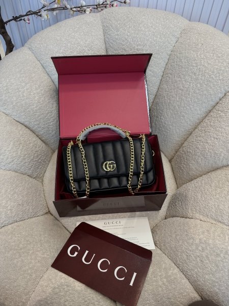 حقيبة من جوتشي كواليتي جداً عالية شاملة البوكس <br> <span class='text-color-warm'>سيتوفر قريباً</span>