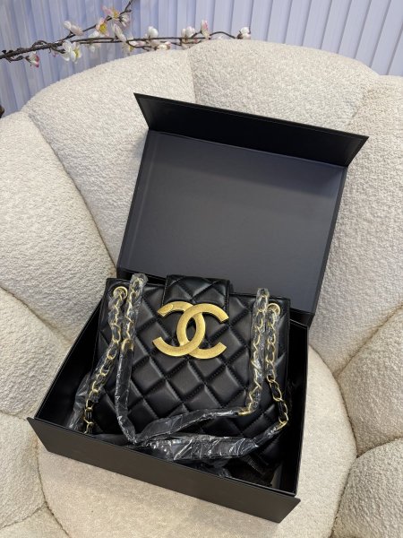 حقيبة من شانيل كواليتي جداً عالية شاملة البوكس