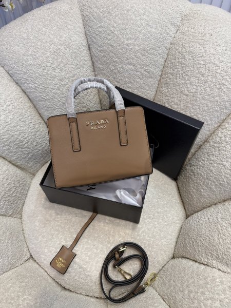حقيبة من برادا كواليتي جداً عالية شاملة البوكس