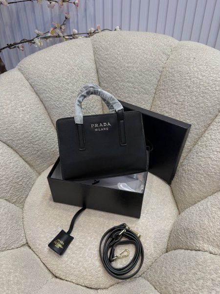 حقيبة من برادا كواليتي جداً عالية شاملة البوكس