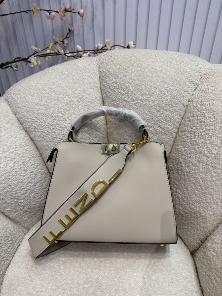 حقيبة من فيندي حجم 33 سم كواليتي جداً عالية